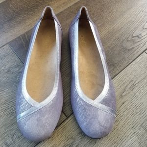 Vionic Flats